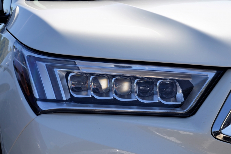 moto-VENANSON-min_acura-headlamp-2834131